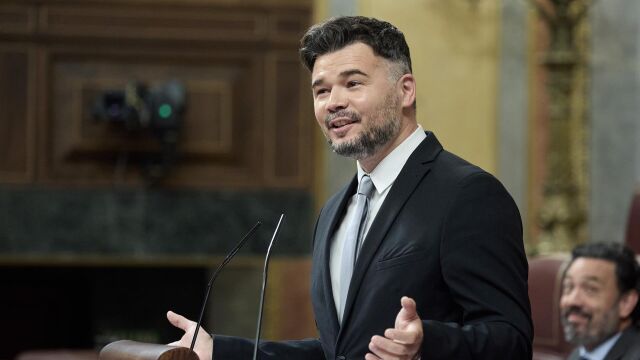 Rufián se burla del error del PP con la ley que beneficia a etarras: Del 'Que te vote Txapote' a votar a Txapote