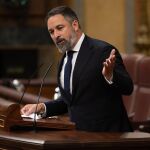 Abascal acusa a Sánchez de "colaborar con islamistas" para alentar la inmigración y le recomienda "meterlos en su casa"