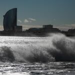 El Ayuntamiento de Barcelona cierra parques y jardines por el episodio de viento