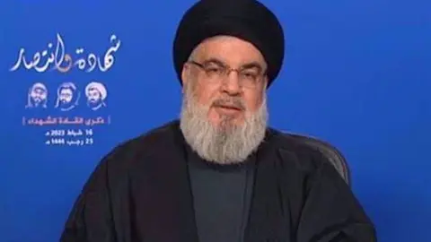 El periodista de TV3 Joan Roura solo define como "partido legal" a la banda terrorista islamista Hezbollah