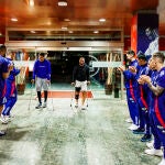 Le Normand, Carvajal y Rodrigo visitan a sus compañeros durante la concentración de la selección española