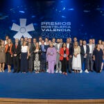 Foto grupal de todos los premiados