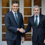 Sánchez recibe al presidente de Canarias, Fernando Clavijo