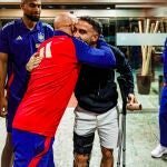 Le Normand, Carvajal y Rodrigo visitan a sus compañeros durante la concentración de la selección española