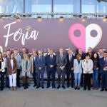 Foto de familia de las autoridades en la Feria de los Productos de León