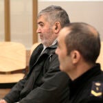 El exgrapo Manuel B.G., que disparó a un joven se sienta en el banquillo de los acusados