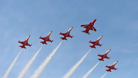 Varios aviones TAI Hürjet