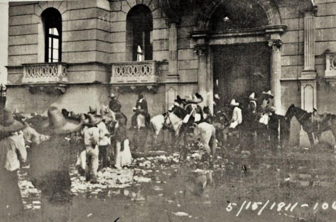 Maderistas entrando al casino de La Laguna, durante la matanza del Torreón