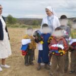 Hermanas de las Hijas de la Caridad con niños marroquíes