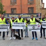 Concentración de agricultores frente a los juzgados de Benavente (Zamora)