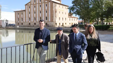 Antonio López junto al alcalde de Medina de Rioseco, David Esteban y Juan Zapatero