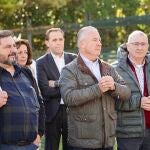 Dujo, Rivera y González durante la protesta a la que asistieron también el presidente de la Diputación de Valladolid, Conrado Íscar, y la senadora popular, Mercedes Cantalapiedra