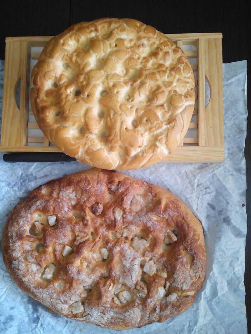 Pan de coscoja y torta de chicharrones que elaboran en la Panadería Cáceres