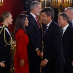 El presidente Mazón saluda a los Reyes y a la Princesa de Asturias