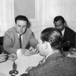 José Manuel Lara Hernández en la reunión del jurado del primer Premio Planeta