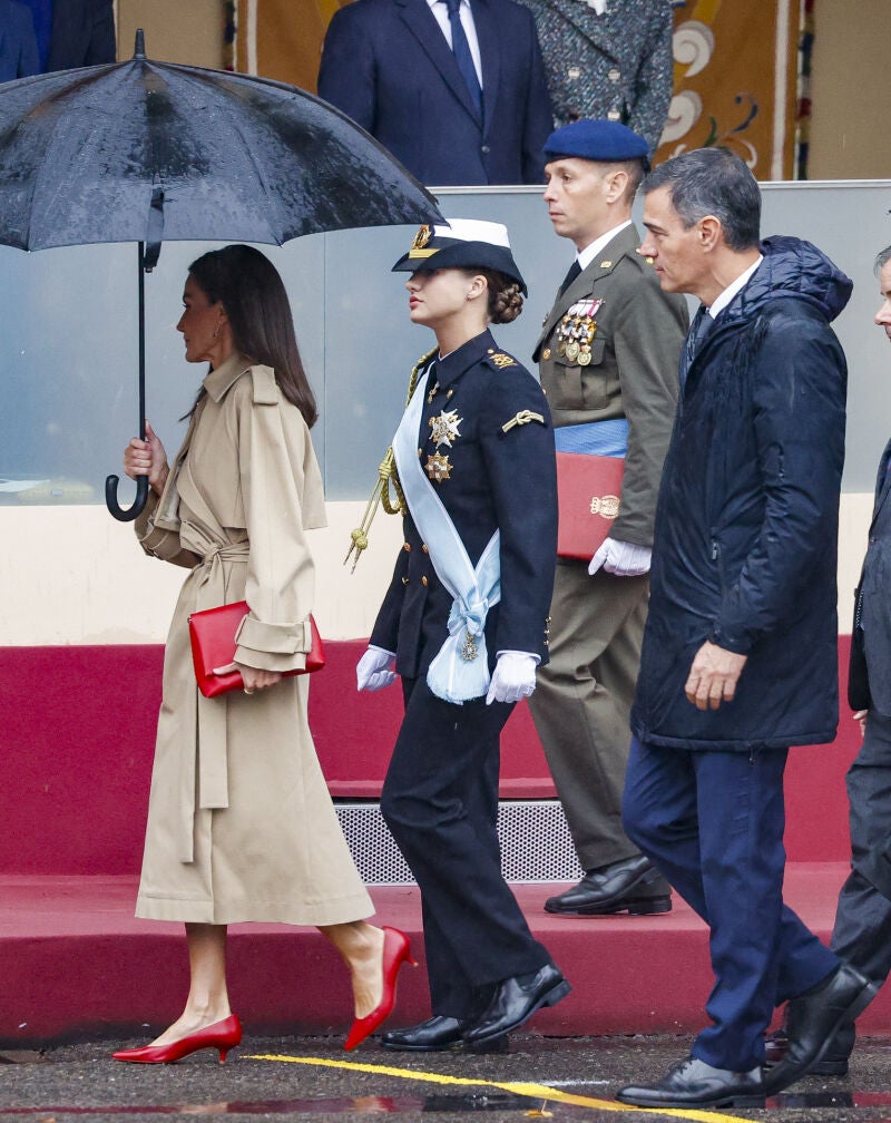 La Princesa Leonor detalle nudo uniforme.