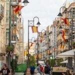 El centro de Cartagena luce estos días la bandera de España