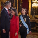 Sus Majestades los Reyes Felipe IV y la reina Letizia junto a Leonor, Su Alteza Real la Princesa de Asturias, 