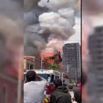 Las llamas engullen la histórica iglesia de San Francisco en localidad chilena de Iquique