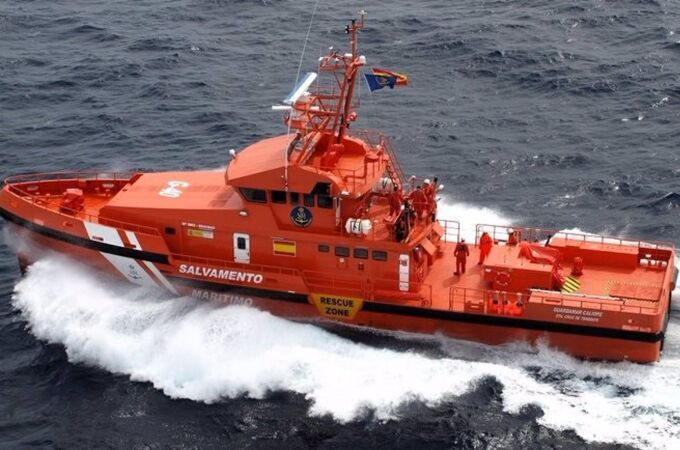 Encuentran a tres magrebíes sin vida y rescatan a 29 personas de una patera cerca de Garrucha (Almería)