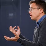Errejón reprocha al PSOE que no explique la reforma legal que beneficiaría a etarras