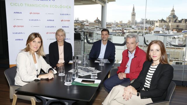 De izquierda a derecha, Ana María Jáuregui, Marta Cencillo, Fran Cárceles, Javier Arnaldo y Nieves Valenzuela