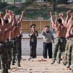 El líder norcoreano Kim Jong Un inspecciona una base de entrenamiento de las fuerzas especiales del ejército