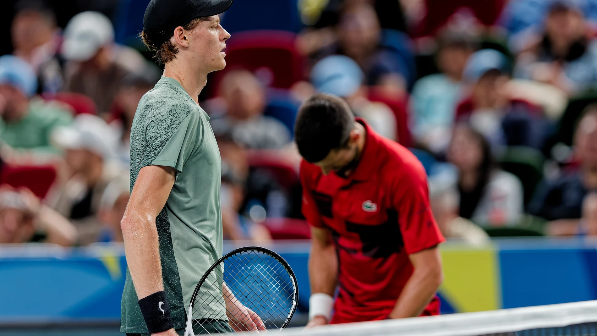 Shanghai (China), 13/10/2024.- Jannik Sinner of Italy (L) reacts during his Men's Singles Final match against Novak Djokovic of Serbia at the Shanghai Masters tennis tournament in Shanghai, China, 13 October 2024. (Tenis, Italia) EFE/EPA/ALEX PLAVEVSKI