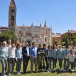 Paricipantes y presentadores del Masterchef Celebrity junto al alcalde Jesús Julio Carnero