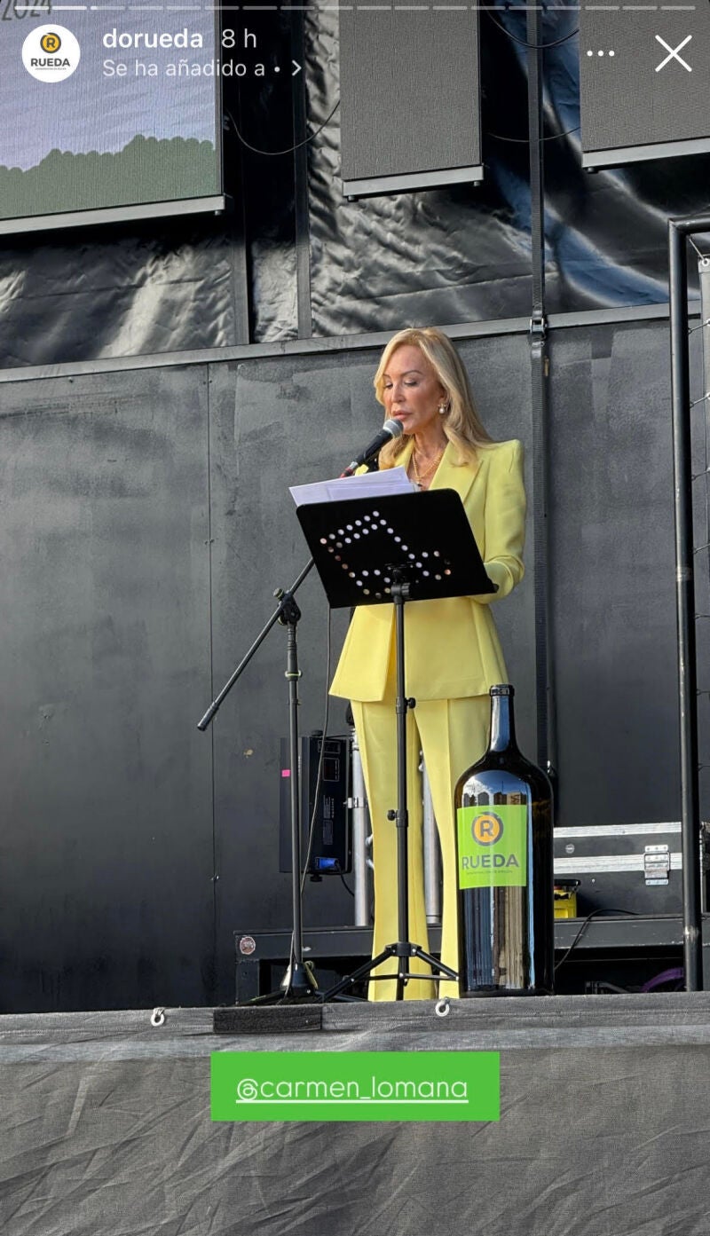 Carmen Lomana dando el pregón. 