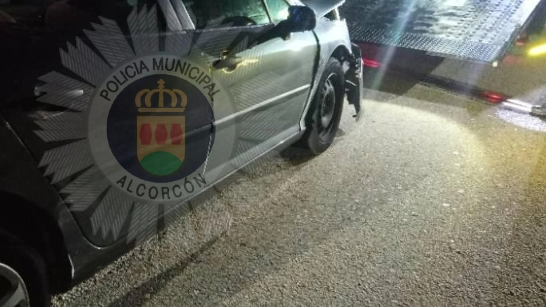 Detenido un conductor ebrio que circulaba en un coche sin un neumático y con el frontal dañadoREMITIDA / HANDOUT por POLICÍA LOCAL DE ALCORCÓNFotografía remitida a medios de comunicación exclusivamente para ilustrar la noticia a la que hace referencia la imagen, y citando la procedencia de la imagen en la firma14/10/2024