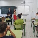 El consejero de Educación y Formación Profesional, Víctor Marín, visitó el IES Floridablanca donde se celebran las pruebas de certificación de inglés B1 y B2.