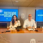 Los portavoces del Gobierno Loca, Ana Poquet, y Manuel Villar, hoy en rueda de prensa en el Ayuntamiento de Alicante