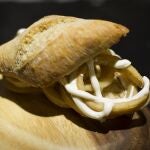 Selección de sitios para comer tortilla de patatas, calçots o bocadillos de calamares, según la 'app' de la guía Repsol