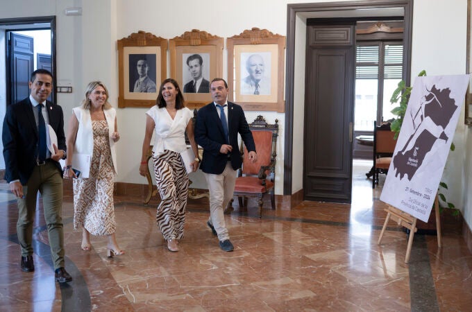 La presidenta de la Diputación de Castellón, Marta Barrachina, junto a los vicepresidentes de la institución