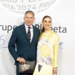 Premios Planeta. Boris Izaguirre y Raquel Sánchez Silva