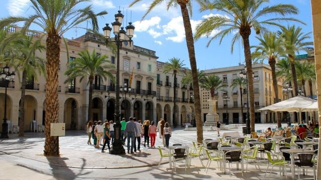 El Ayuntamiento de Vilanova i la Geltrú (Barcelona) aprueba cambiar el nombre de una plaza con la fecha del referéndum independentista ilegal de 2017 con los votos a favor de PSC y PP