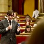 El presidente de la Generalitat, Salvador Illa, en el pleno del Parlament