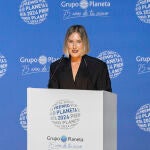 La escritora Beatriz Serrano, finalista del Premio Planeta con la novela 'Fuego en la garganta', durante el acto celebrado este martes en Barcelona. 