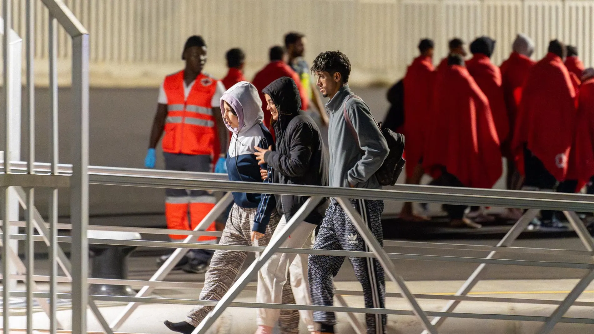 Llegan 69 migrantes a Canarias a bordo de dos pateras