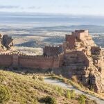 El misterioso castillo rojo que parece esculpido por gigantes