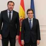 El alcalde de Madrid, José Luis Martínez-Almeida, se reúne con el ministro de Transportes y Movilidad Sostenible Óscar Puente