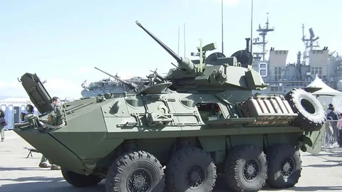Un vehículo anfibio ACV de los Marines
