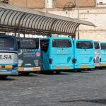  Autobuses de la empresa ALSA en fila en la estación de autobuses de Barcelona Nord