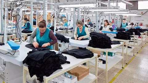 Economía.- Sindicatos y patronal siguen sin avances en la negociación del convenio de la industria del textil