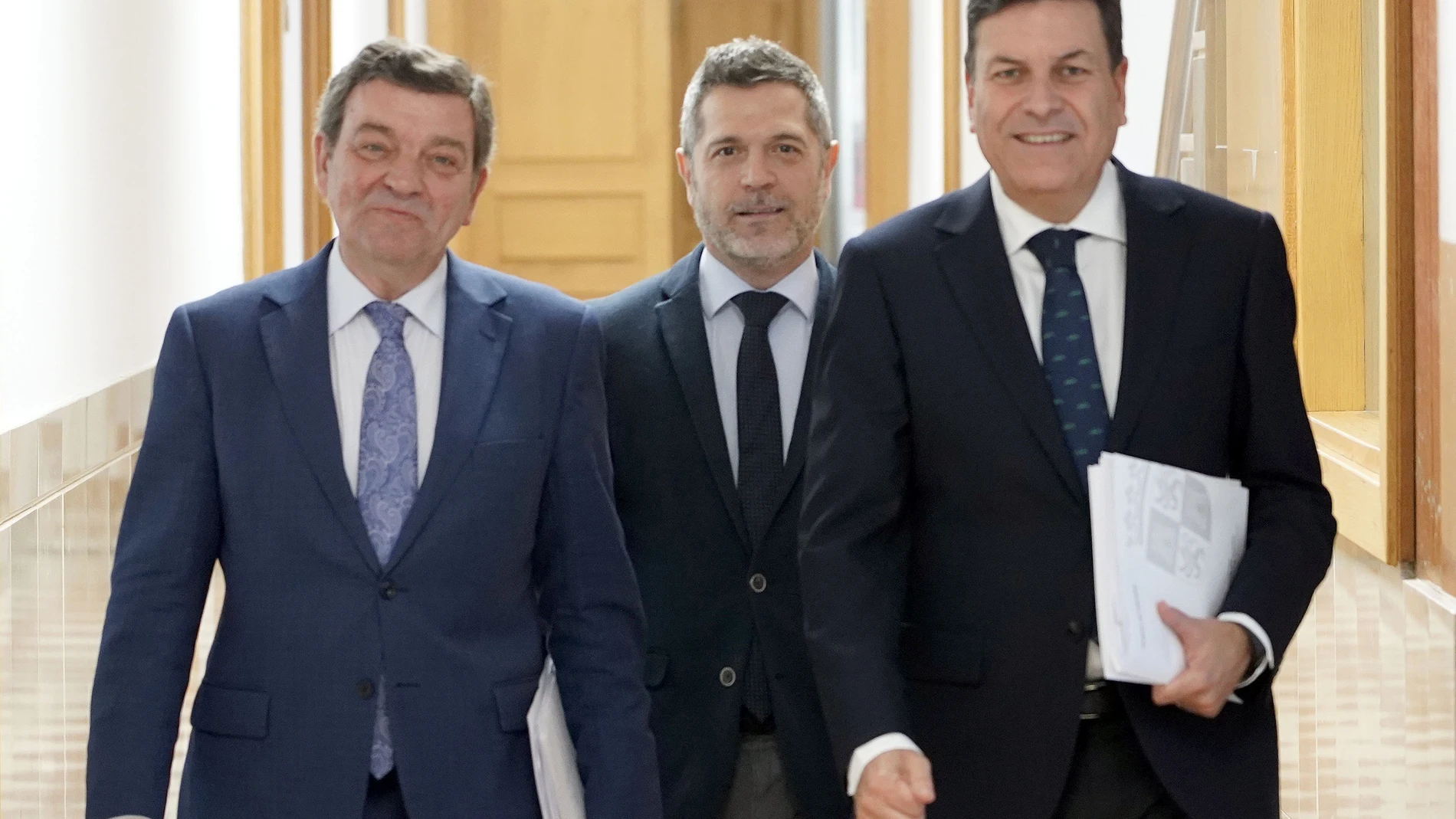 Luis Miguel González Gago junto a Carlos Fernández Carriedo y Julio López