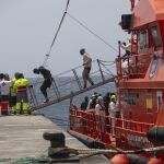 Interceptan un cayuco con 174 migrantes en aguas de El Hierro