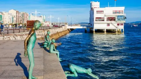 Estatua de Los Raqueros.