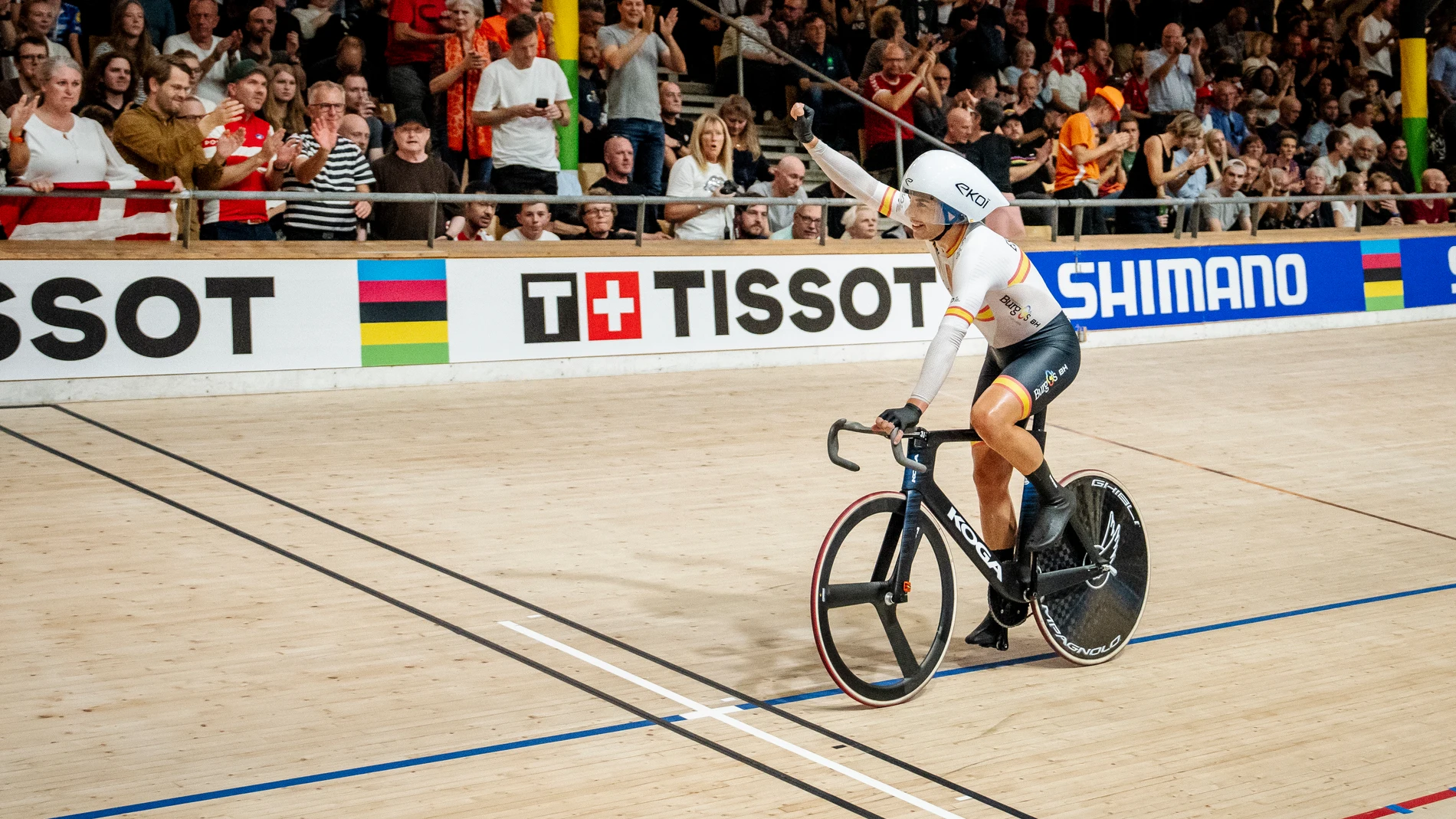 Sebastian Mora Vedri, of Spain, waves after winning the men's points race at the World Track Cycling Championship at Ballerup Super Arena in Ballerup, Denmark, Friday, Oct. 18, 2024. (Mads Claus Rasmussen/Ritzau Scanpix via AP)