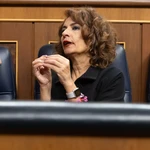 a vicepresidenta primera y Ministra de Hacienda y de Función Pública, María Jesús Montero, interviene en la sesión de control celebrada en el Congreso.